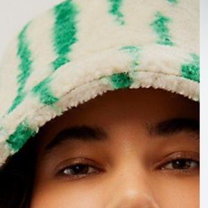 NWOT Free People Shaggy Sherpa Bucket Hat